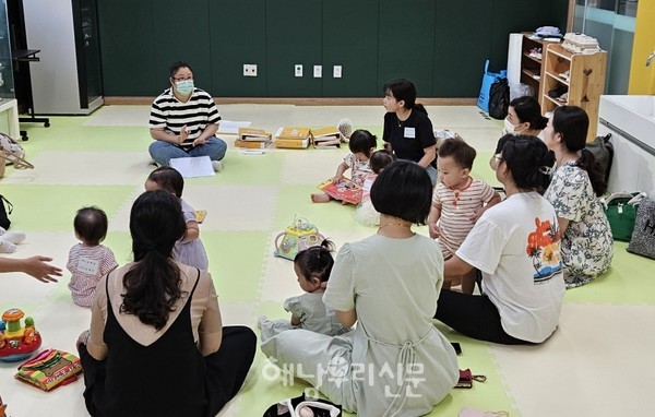해남군은 아이 낳고 키우기 좋은 해남군을 위해 ‘엄마 모임’을 운영한다.