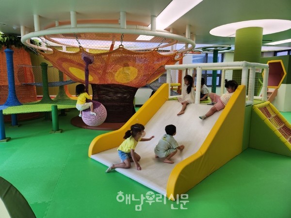 해남군 가족어울림센터 실내놀이터는 아이들이 좋아하는 공간이다.