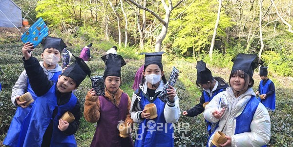 해남문화원의 초등 대상 ‘희희낙락 향교·유생의 소풍’ 이 인기다.
