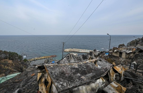 ‘해남 100개 단체의 마음’에 모아진 성금 4,550만원은 전 마을이 전소된 경북 영덕군 영덕읍 석리마을에 전달된다.(사진제공 영덕군청)