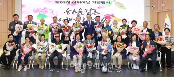 어버이날 기념 표창패 수여식이 지난 5월8일 해남군청 대회의실에서 열렸다. .