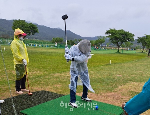 제4회 해남 땅끝배 전남 장애인 비장애인 어울림 파크골프대회가 삼산파크골프장에서 열렸다.