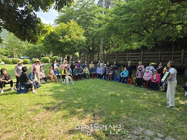 해남읍교회 여신도회가 단체 걷기 챌린지 성공 상금에 십시일반 성금을 더해 야유회를 다녀왔다.
