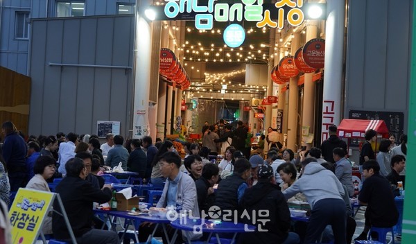 매주 금요일 밤이면 읍내길 일원에서 달달야행이 운영된다.