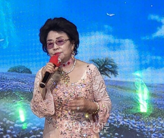 박애초 회장은 30년째 배호의 음악세계를 알리며 배호 팬들을 아우르고 있다.