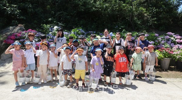 송지면 어란교회에 지난 7월1일 어란진초 학생들이 체험학습을 왔다.