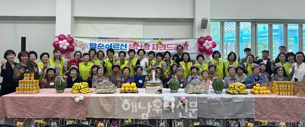 남도사랑봉사단 현산면 주민자체센터에서 ‘팔순어르신 생신상 차려드리기’를 했다.