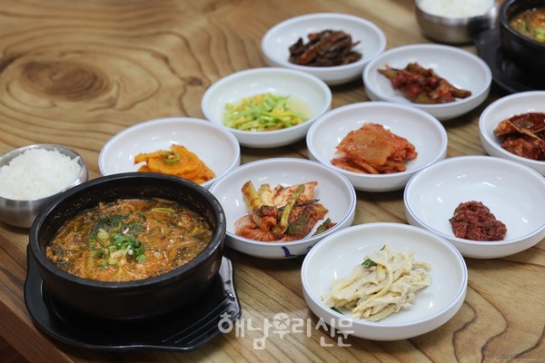 해남읍 읍내리 ‘주막식당’은 사계절 진한 짱뚱어탕과 맛깔난 반찬으로 맛객들을 맞고 있다.