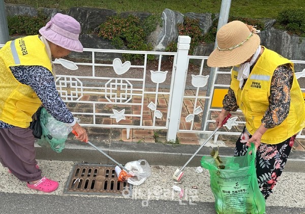 땅끝해남시니어클럽이 신규로 배수관 정비사업 노인일자리를 추진하고 있다.