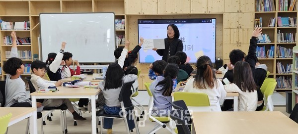 해남도서관이 찾아가는 학교 연계 프로그램에 918명의 초중생이 참여했다.