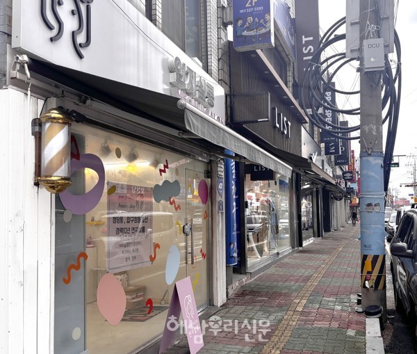 농어촌지역에서 인터넷 쇼핑몰 발달에도 영향을 받지 않고 꾸준히 성장하는 업종이 미용업이다.