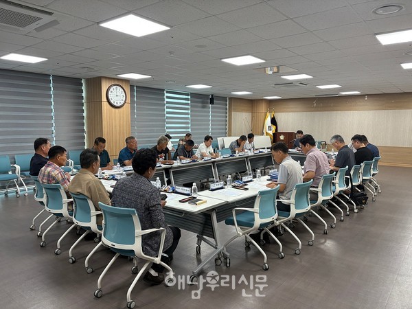 산이·마산 햇빛공유 조성사업 제4회 민관협의회 회의에서 주민 주도적 영농형 태양광 사업으로 전환이 필요하다는 의견이 나왔다.