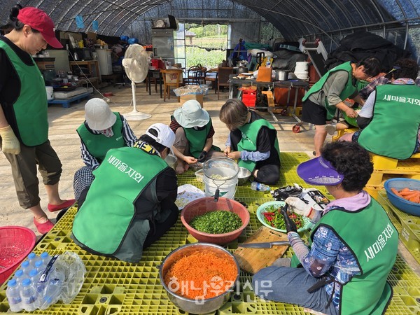 현산면 새마을부녀회가 지난 7월23일 반찬 나눔 봉사를 진행했다.