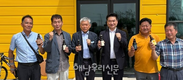 민주당 최혁진 국회의원이 사회적경제 활동가들과 황산면 연호 마을기업을 찾았다.