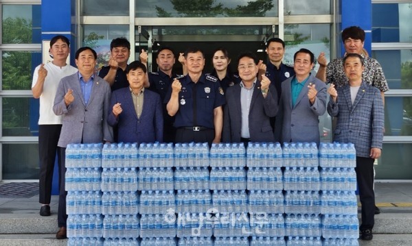 해남교도소 교정협의회가 해남교도소에 생수 1만5,500병을 전달했다.