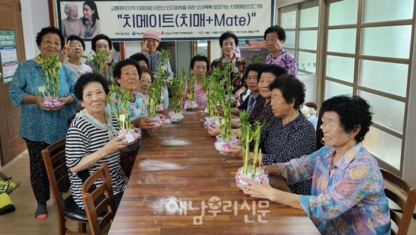 해남종합사회복지관의 오지마을 치매예방 프로그램이 호응을 얻고 있다.