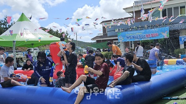 해남군장애인종합복지관에서 장애·비장애 청소년 200여 명이 시원한 여름을 보냈다.