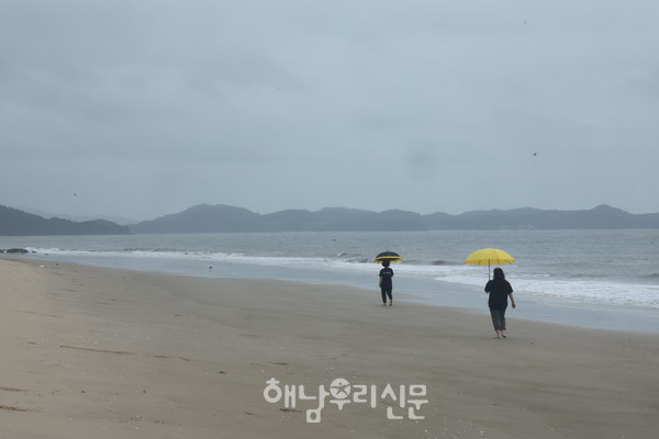 맨발 걷기로 유명한 화산 송평해변에서 8월29일~31일까지 전국 여성 150명이 결집해 야성을 깨우는 모험을 한다.