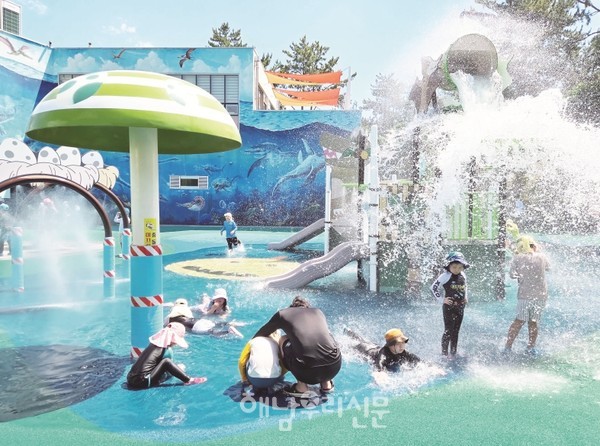 해남공룡박물관 내 물놀이 체험장.