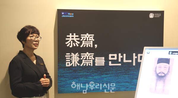 박선미 도슨트는 전남국제수묵비엔날레가 열리는 금, 토, 일요일에는 하루 4회씩 해설에 나선다.