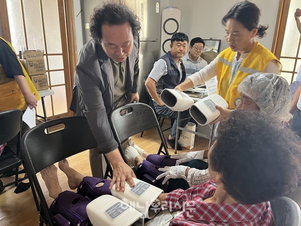 마산면 산막리에 ‘전남행복버스’가 찾아와 주민들에게 다양한 서비스를 제공했다.