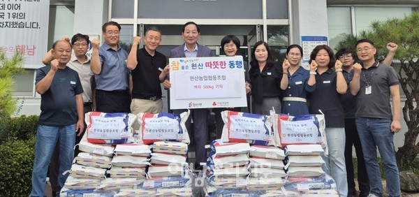 현산농협이 추석 명절을 앞둔 9월8일 현산면에 백미 500kg을 기탁했다.