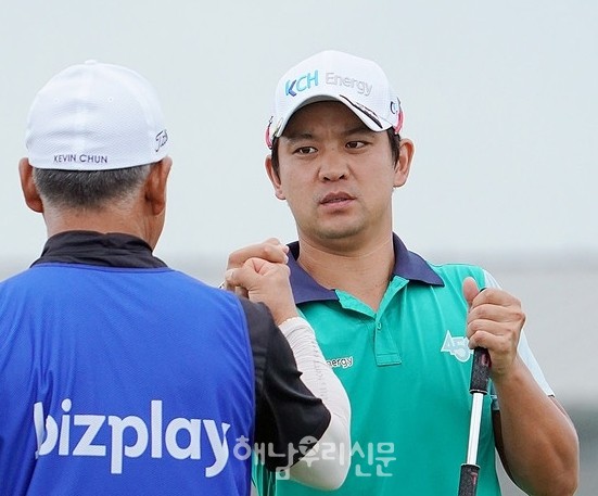 삼산면 전만동 프로의 아들 케빈 전이 KPGA 챌린지투어에서 우승을 차지했다.