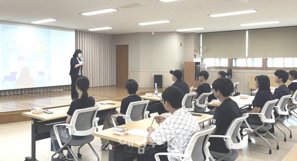 대학생 멘토와 이주배경 청소년 멘티가 함께하는 ‘도담도담 멘토링’ 발대식이 열렸다.