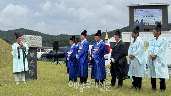 제428주기 성산만의총 추모대제가 성산리 만의총 고분에서 열렸다.