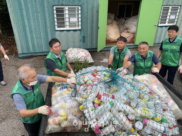 새마을지도자해남군협의회가 5개 면에서 폐농약병 800kg을 수거했다.
