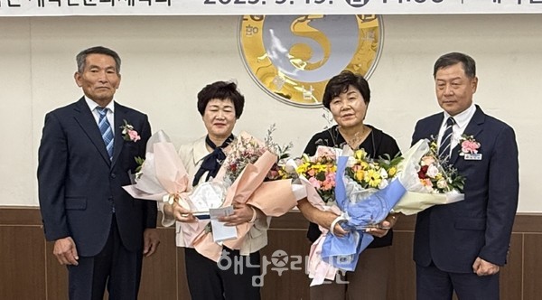 제25회 계곡면민의 날 기념식에서 유공자들에 대한 표창이 수여됐다.