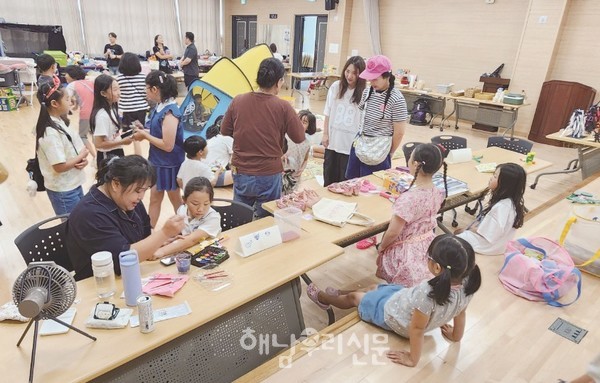 돌봄공동체 ‘땅끝아해’가 오는 9월27일 오전 10시부터 오후 4시까지 희망송지복합문화센터 2층에서 ‘옷장털장 책장털장’ 행사를 연다.