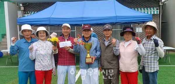 해남군그라운드골프협회가 전남 최강 팀에 올랐다.(사진 왼쪽부터 강용학, 김항엽, 김동율, 고용석 회장, 박정원, 채맹희, 이일봉 선수)