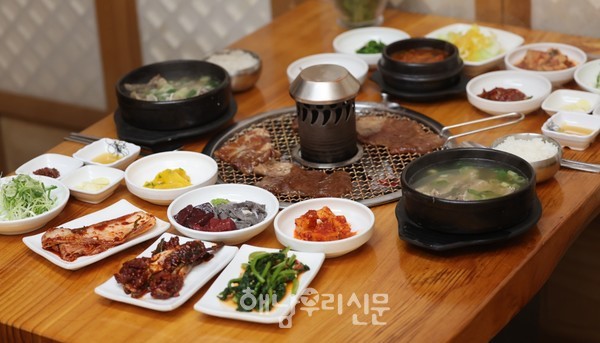 북평면 남창 ‘대동명품한우’는 해남진도축협의 최고급 미경산한우인 땅끝한우를 사용하며, 황칠을 넣은 돼지갈비와 갈비탕 등도 인기를 끌고 있다.