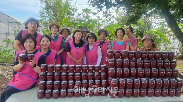 산이면 생활개선회가 이번 고구마축제를 위해 개발한 ‘해남고구마 벌꿀 고추장’이 불티나게 팔렸다.