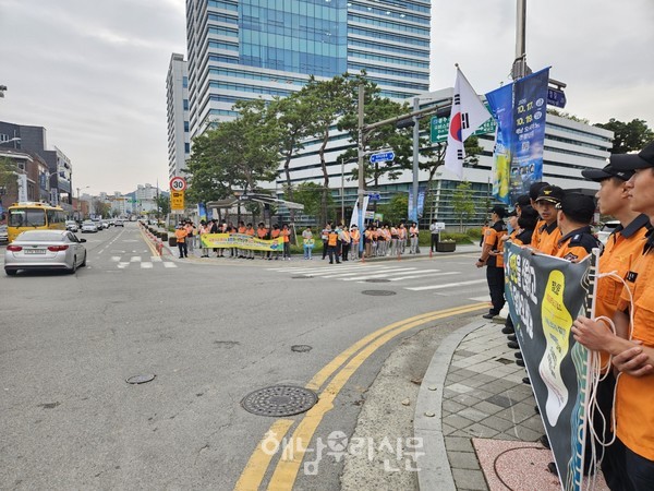 해남소방서는 추석을 앞둔 지난 10월2일 해남군청 사거리에서 소방안전 캠페인을 실시했다.