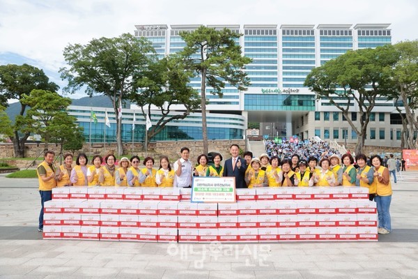 대한적십자사 광주전남지사가 영양밥키트 183세트를 해남군에 기탁했다.