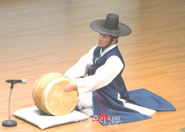 해남 출신 박준호 고수가 해남 고법을 잇기 위해 제3회 판소리고법 발표회를 준비하고 있다.