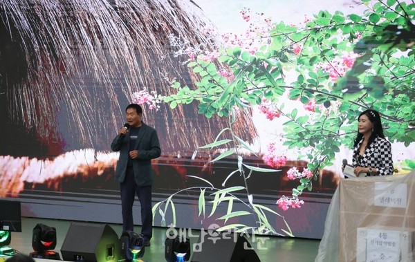 ‘해남군민과 함께 하는 가을음악회’가 지난 10월2일 해남군민광장 야외무대에 우중 속에서도 열기 가득한 자리로 열렸다.