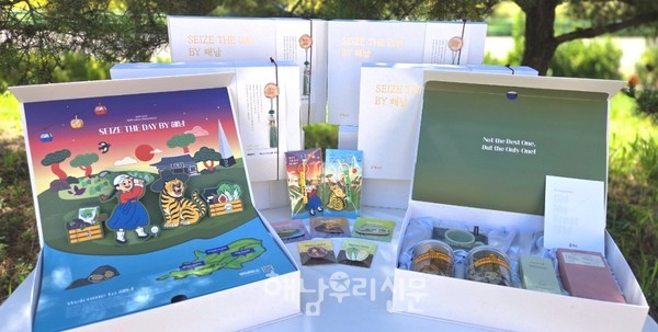 해남군은 세계적인 골프축제인 2025 LPGA BMW 레이디스 챔피언십을 기념해 ‘해남을 담다’를 주제로 한 해남미소 한정판 선물세트를 선보였다.