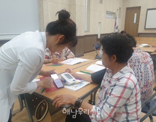 AI·IOT 기반 어르신 건강관리사업 만족도가 꾸준히 상승하고 있다.