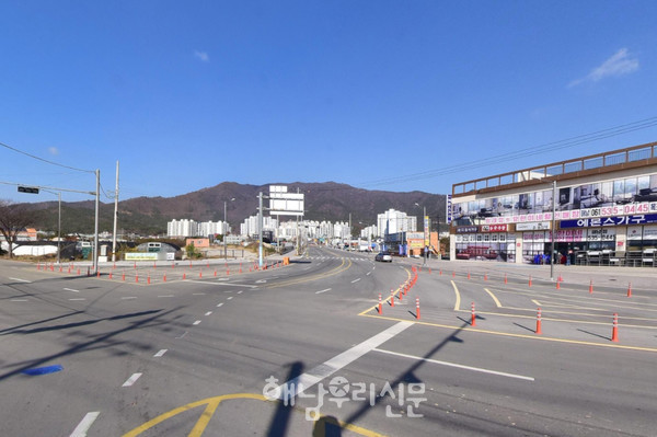 아파트와 대형 식자재 마트 건립으로 해남읍의 개발이 남외리로 옮겨지고 있다.