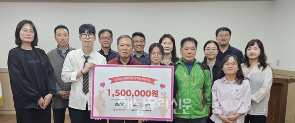                       해남종합사회복지관은 MBC 드림장학금을 중학생과 고등학생에게 전달했다.