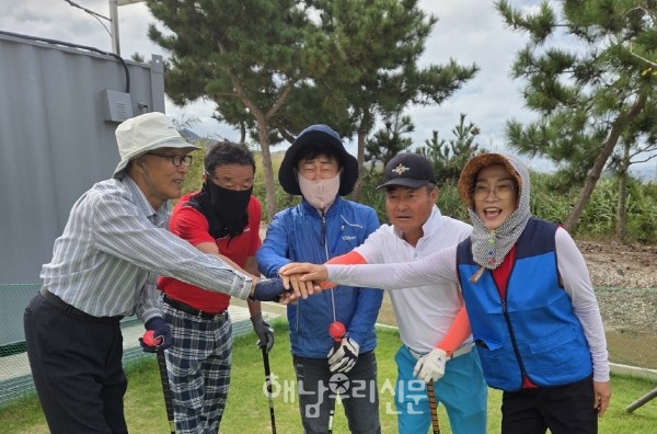                          제1회 송지면체육회장배 동호인 파크골프대회가 성황리에 열렸다.