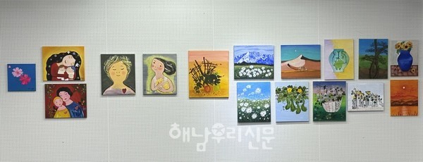 행촌미술관에서 수줍은 붓질의 언니들의 수다전이 열리고 있다.