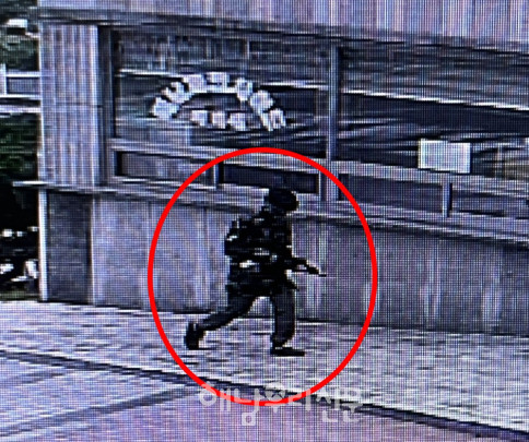 구교리 아파트에 총기를 든 탈영병이 있다는 신고로 한때 해남이 긴장했다.