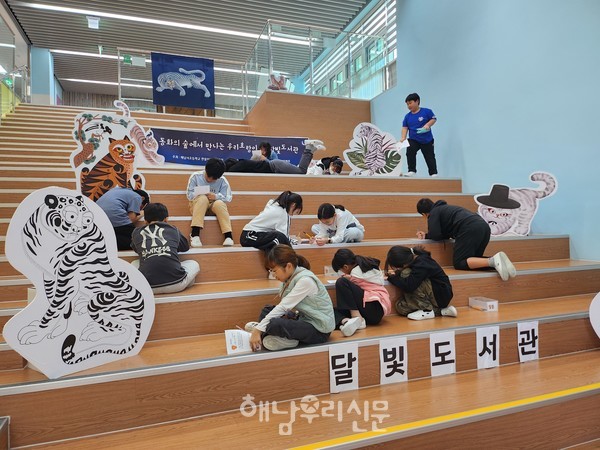 해남서초등학교는 10월23일 전교생이 참여하는 ‘달빛 도서관’ 행사를 개최했다.