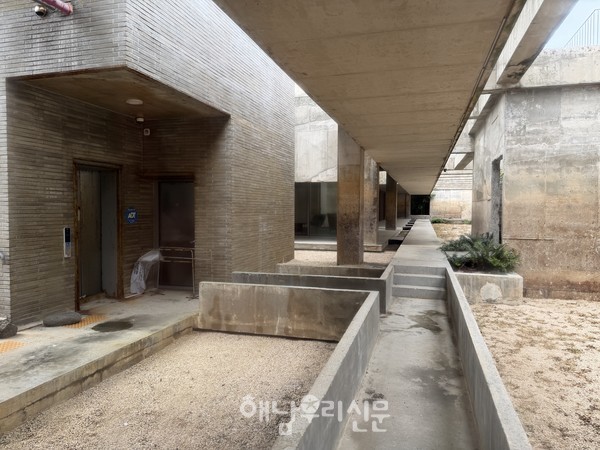 방치된 아티스트 레지던스