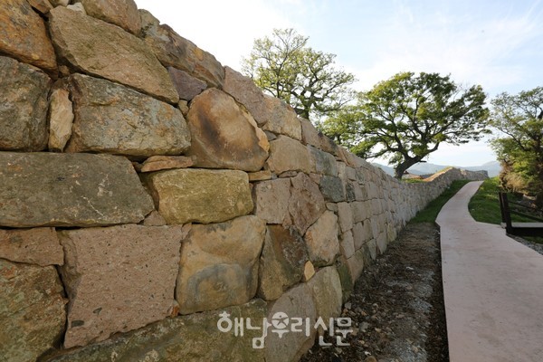 마산출신 이남 장군은 조선 최초 의병을 모집해 달량진성에서 항전한 의병장이다.(남창 달량진성)