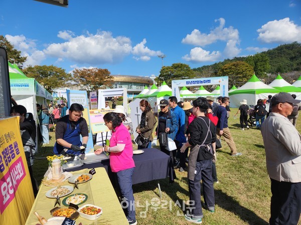 해남군은 해남을 장립종쌀 수출메카로 만들기 위해 홍보에 적극 나서고 있다.(나주국제농업박람회)